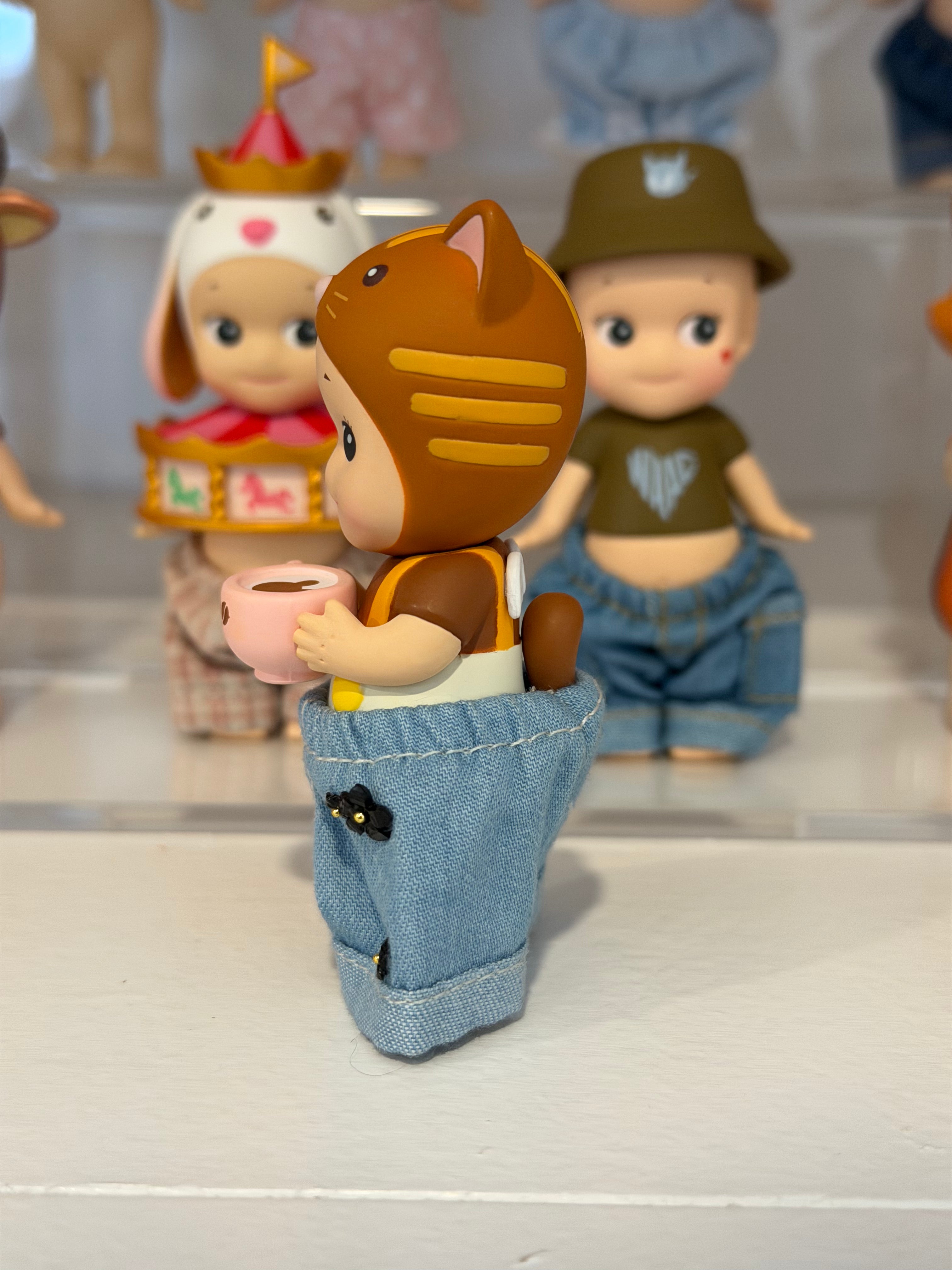 Sonny Angel Latte Cat ETM Enjoy the Moment