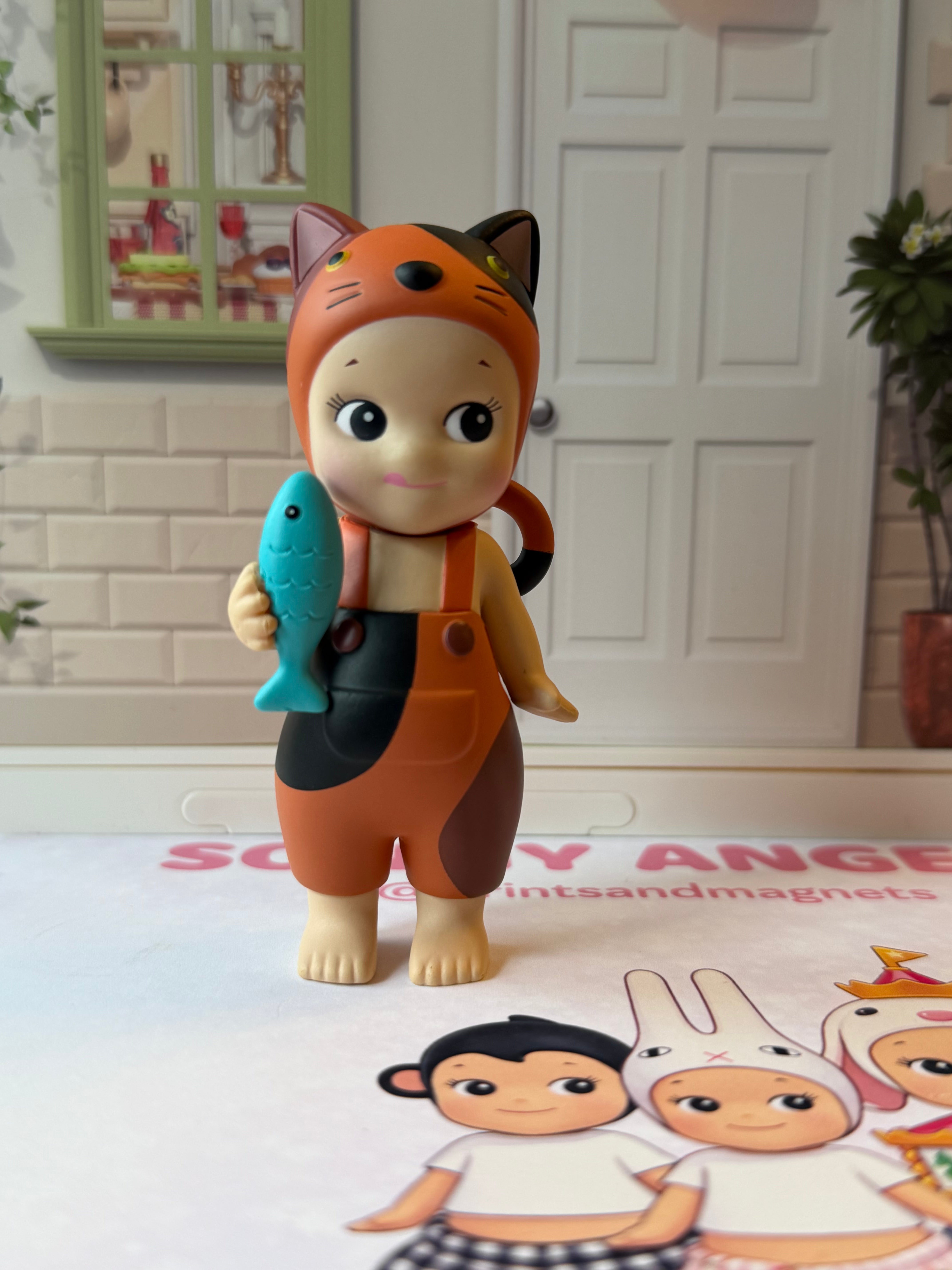 Sonny Angel Cat Life - Brown and Black cat holding fish