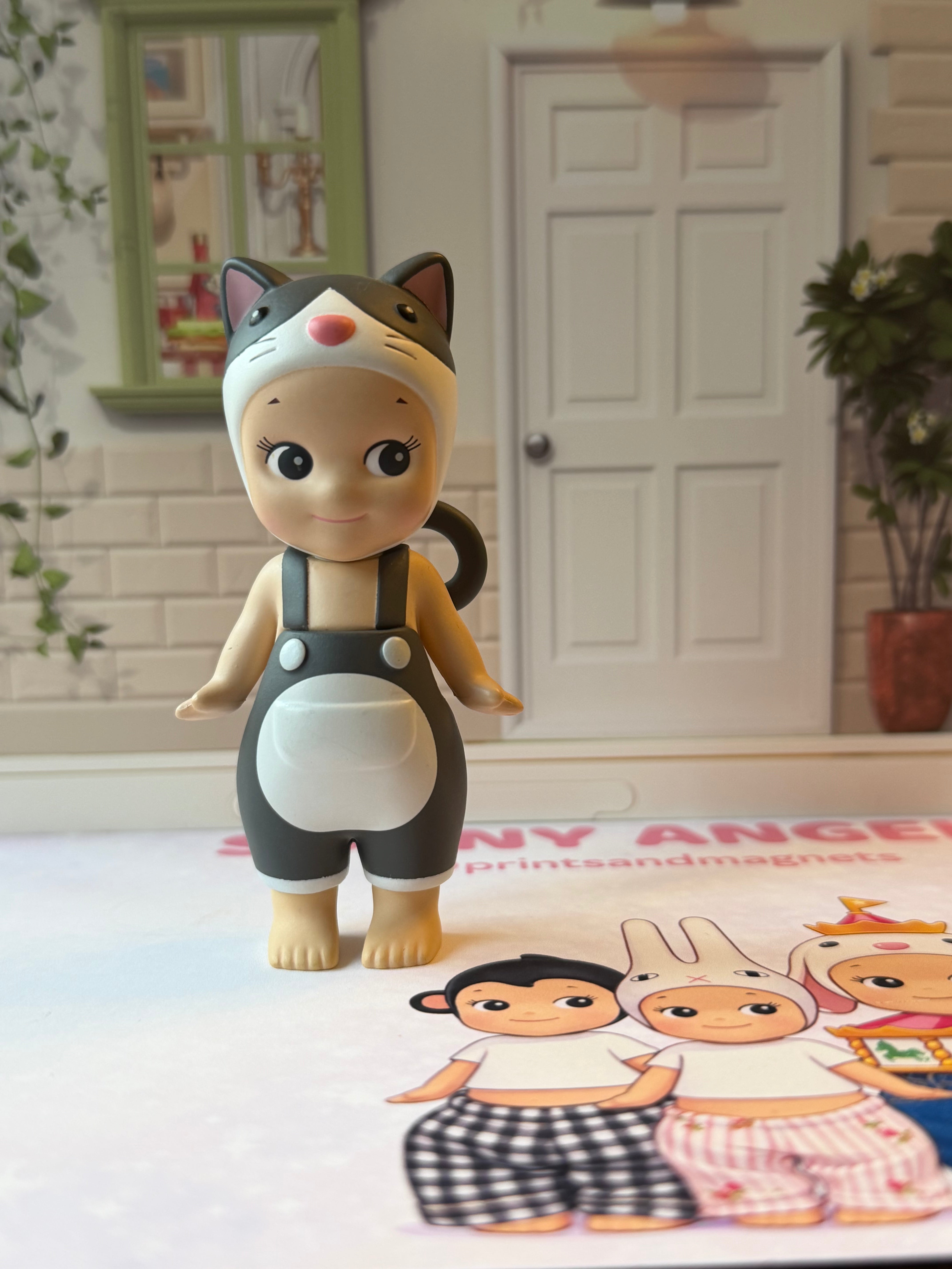 Sonny Angel Cat Life - Tuxedo Cat